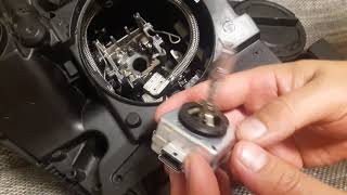 Mercedes W204 Abblendlicht Scheinwerfer Xenon wechseln Xenon Headlight bulb replacement [upl. by Nylorac425]