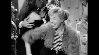 LES NUITS DE CABIRIA Le notti di Cabiria de Federico Fellini  Official trailer  1957 [upl. by Lynne90]